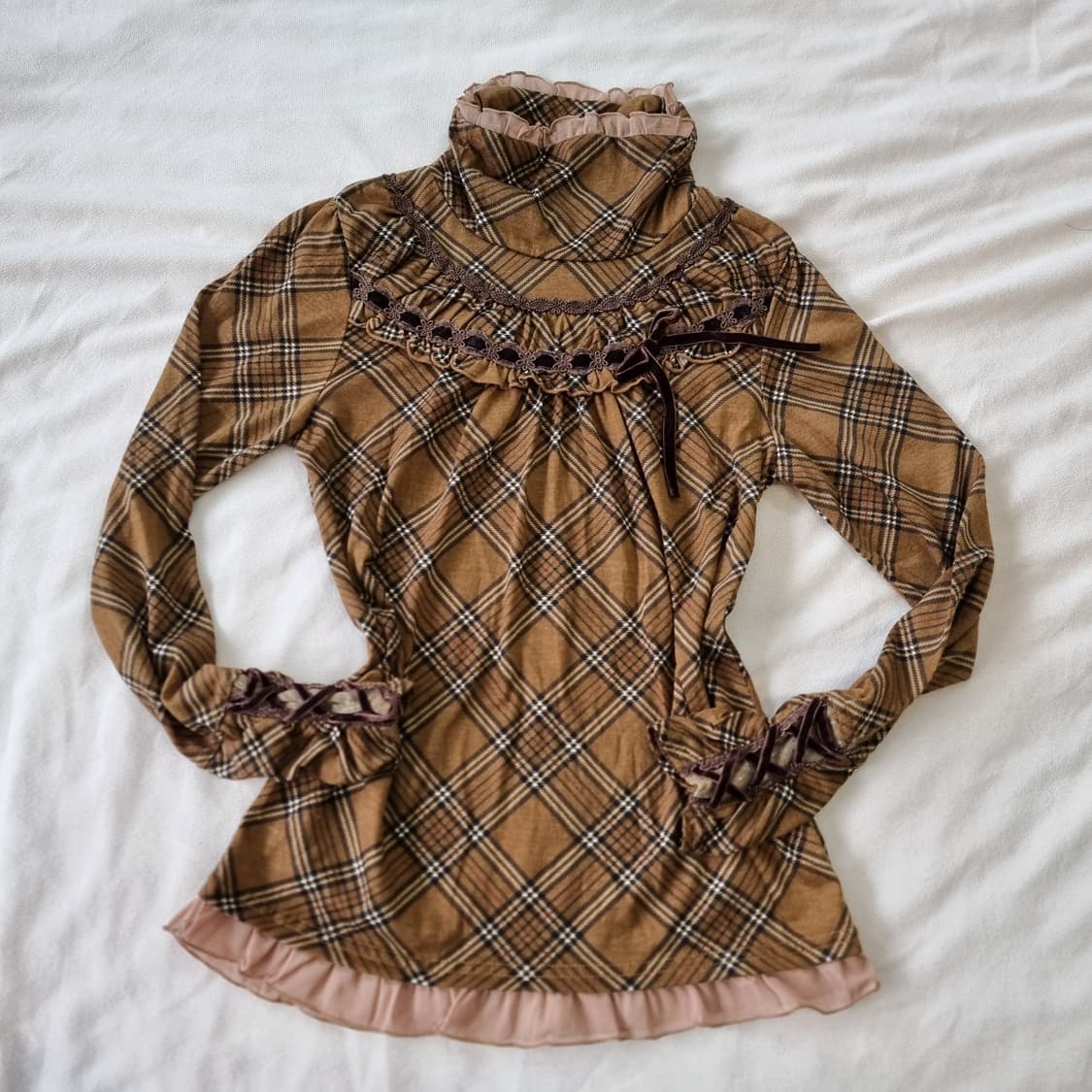 악세즈팜므 체크 프릴 하이넥 블라우스 상품이미지1