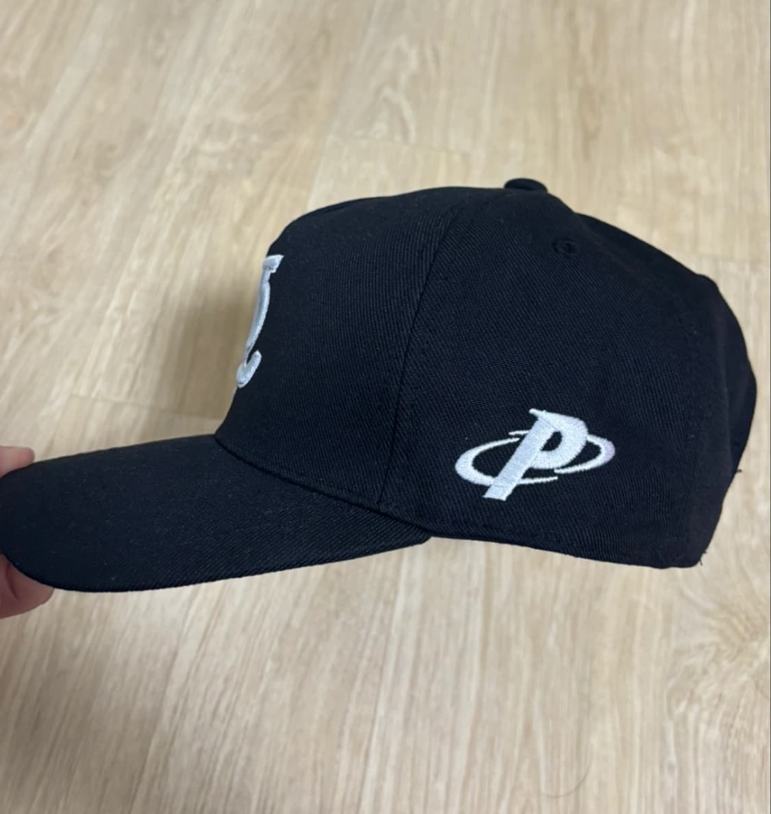 팔라스 P 프레임 볼캡 블랙 상품이미지5