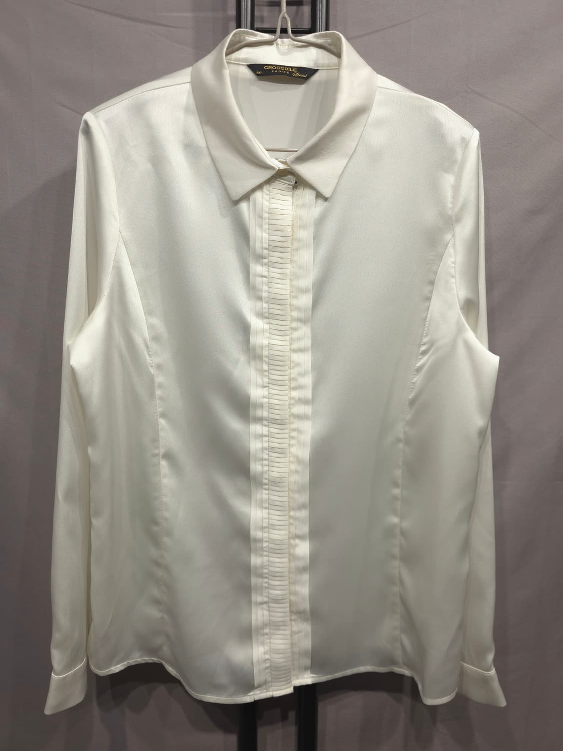 크로커다일 레이디 핀턱 실크 블라우스 100 상품이미지1