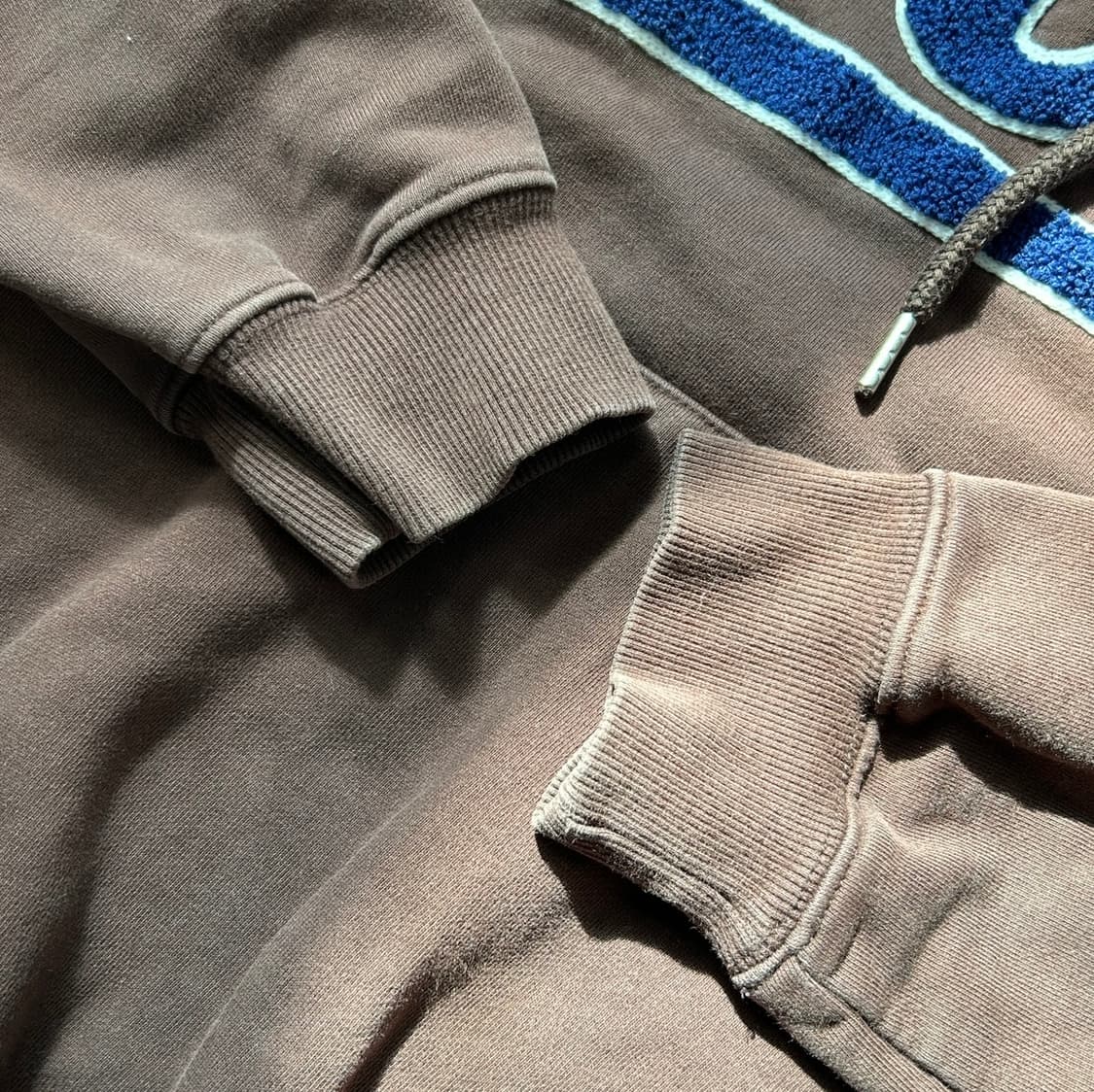 오아이오아이 브라운 후드티 상품이미지6