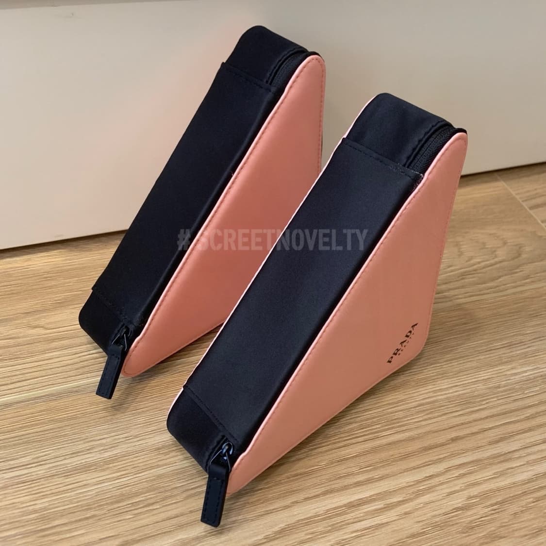 프라다뷰티 삼각 파우치 핑크 상품이미지6