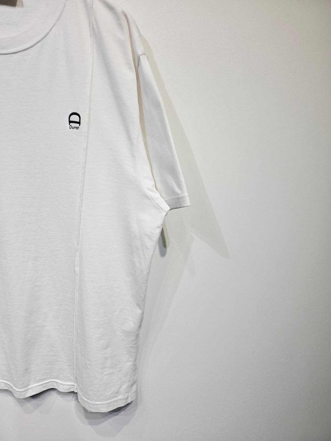 던스트(Dunst) 유니섹스 로고 크리스 반팔 티셔츠 화이트 상품이미지5