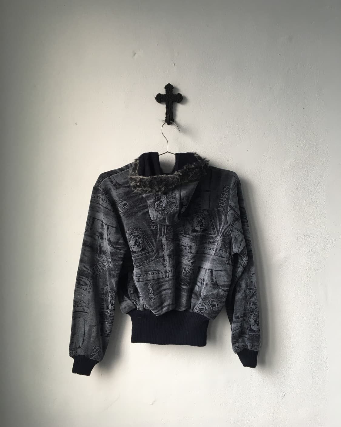 Fake fur hood short zip up 상품이미지3