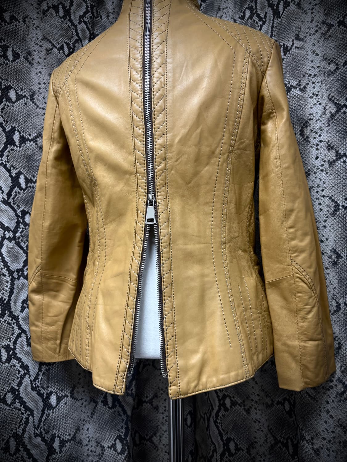 [RARE design] Back Zip Detail Stitch Lin 상품이미지3