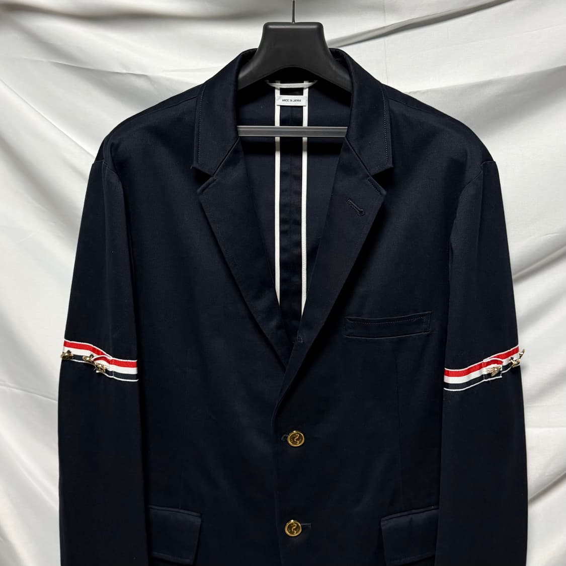 [S+급/4] 톰브라운 암밴드 금장 블레이저 자켓 정장 네이비 상품이미지2