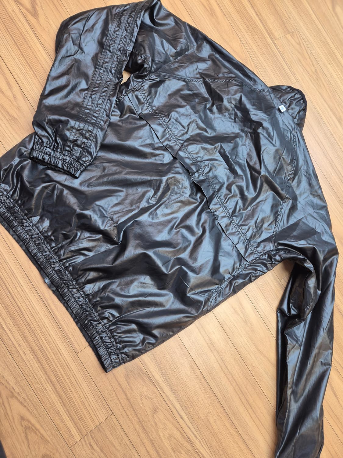 아디다스 블랙 로고 패턴 트랙 자켓입니다
- 사이즈는 110입니다
- 폴 상품이미지4