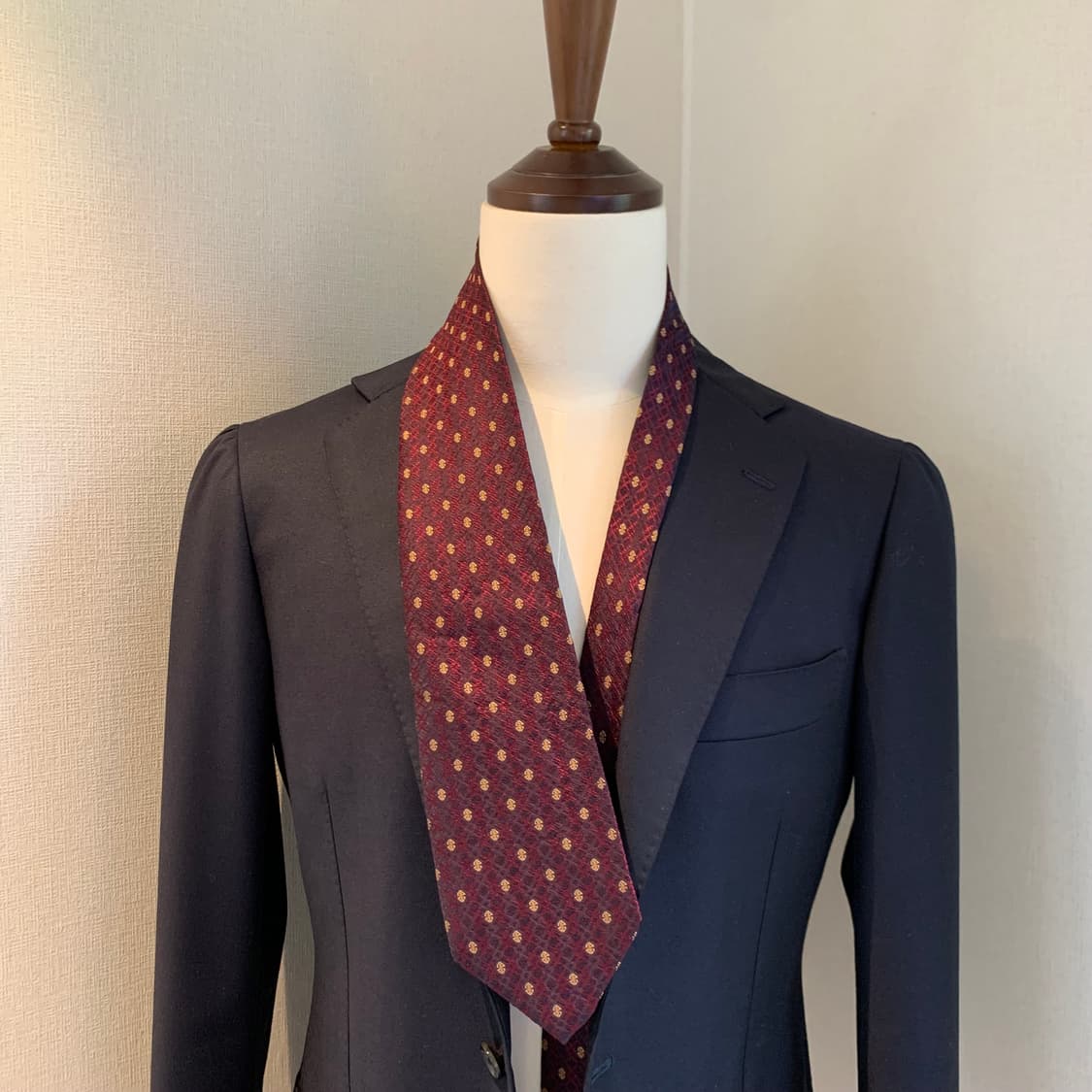 버버리(BURBERRY) 레드버건디컬러 신형라벨 100실크 명품넥타이 상품이미지1