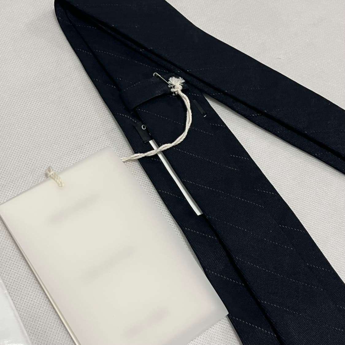 아워레가시 25fw 핀 스트라이프 넥타이 상품이미지2