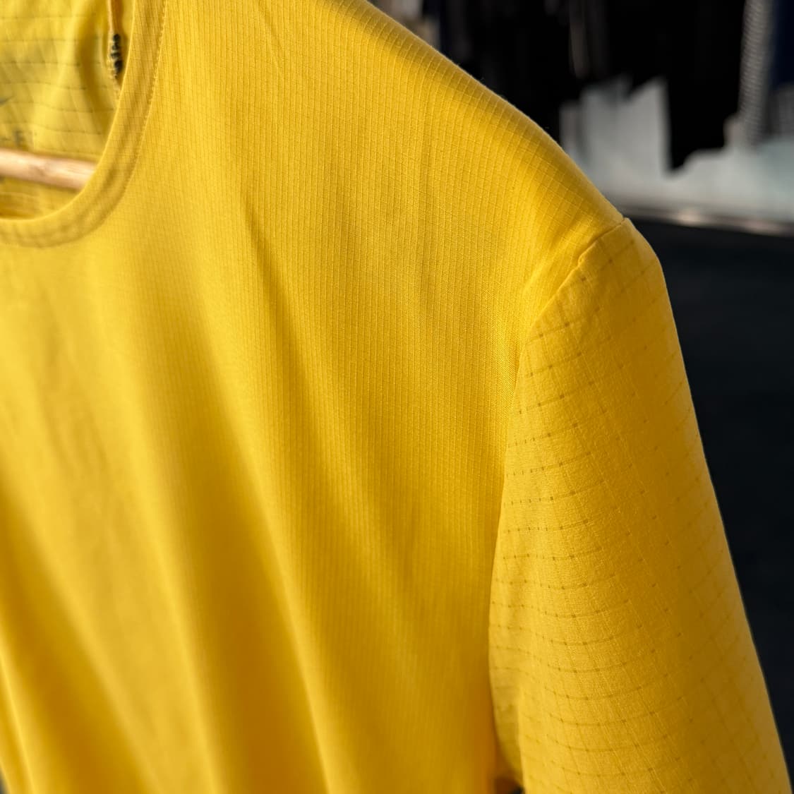 [M] 나이키 드라이핏 트레일 라이즈 러닝 반팔티 상품이미지3