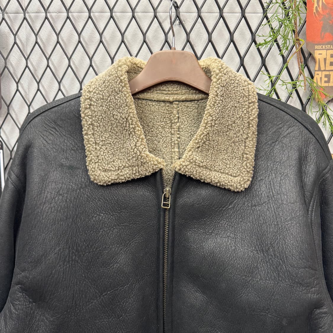 OMPHALOS 빈티지 양가죽 미디 무스탕 투포켓 포인트 블랙 상품이미지3