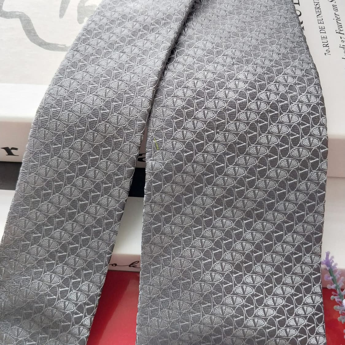 발렌티노 실크 그레이 자수 로고 넥타이 8.6cm A+등급 K1265
 상품이미지3