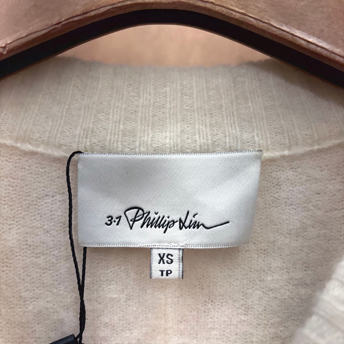 3.1 필립림 라운드넥 니트 슬리브 슬릿 진주 큐빅 장식 디테일 아이보리 상품이미지8