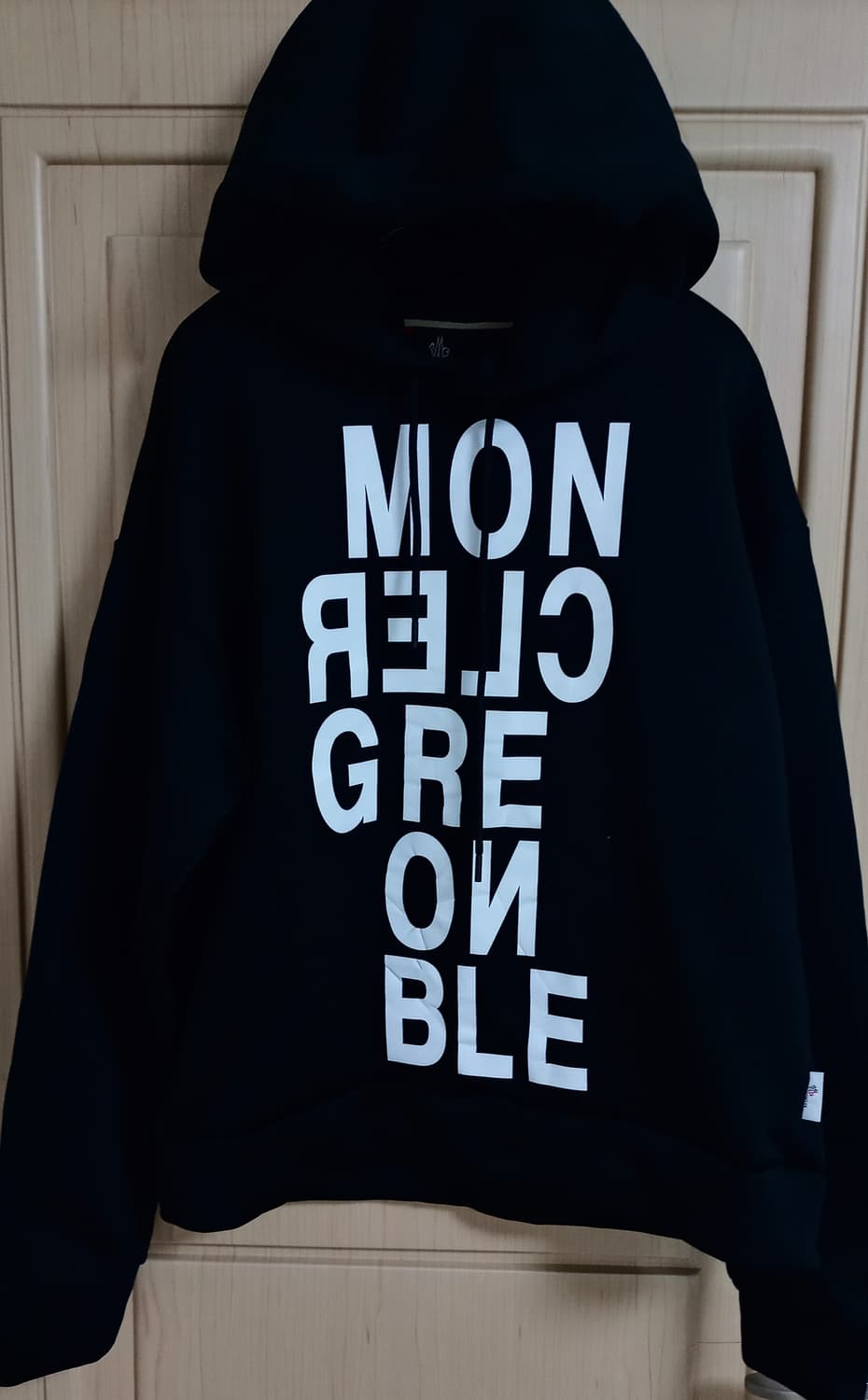 신품급 정품인증 몽클레르 그레노블 레터링 블랙 후드티 몽클레어 상품이미지1