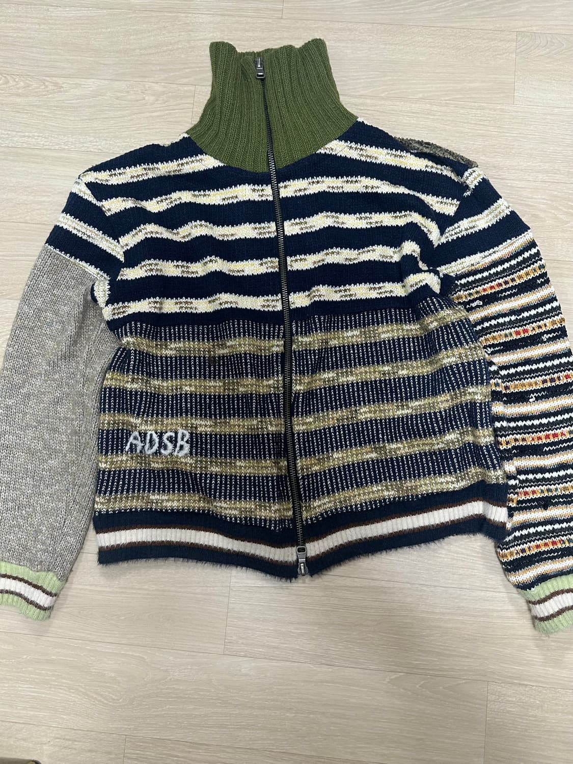 앤더슨벨  패치 니트 집업 상품이미지1