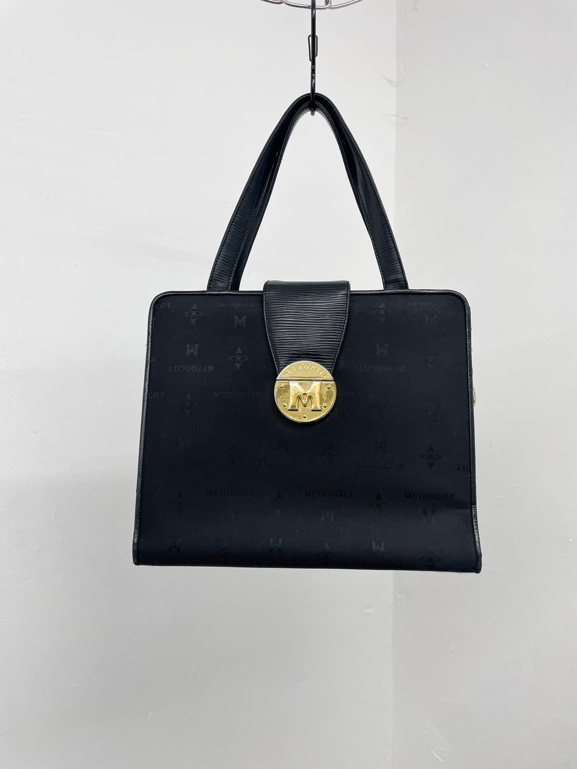 메트로시티 로고 금장 토트백 상품이미지1