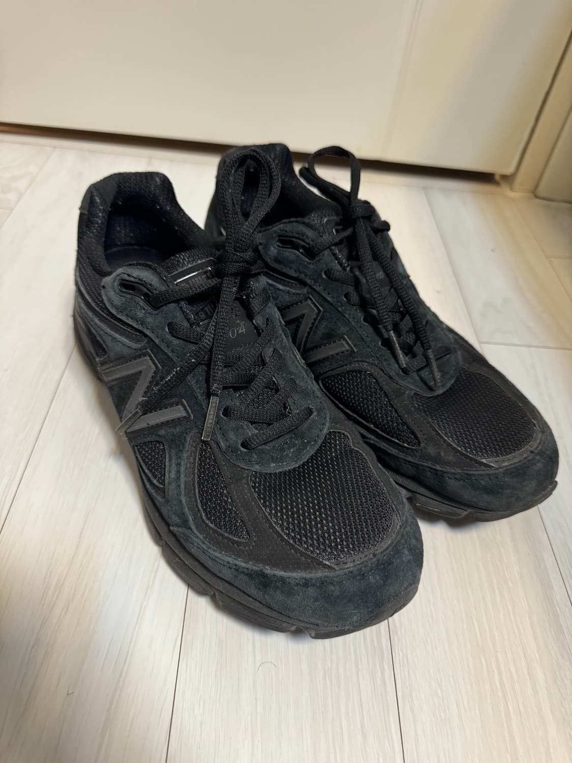 뉴발란스 990 v4 트리플블랙 265 발볼D 상품이미지1