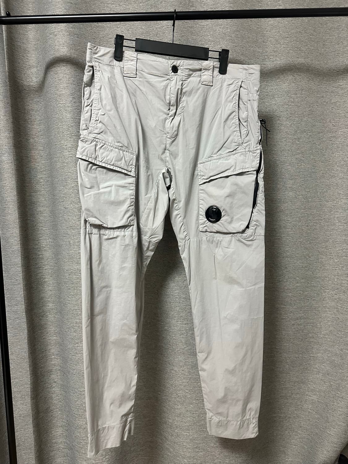 CP컴퍼니 렌즈와펜 카고 나일론 팬츠 그레이 (50)  상품이미지1