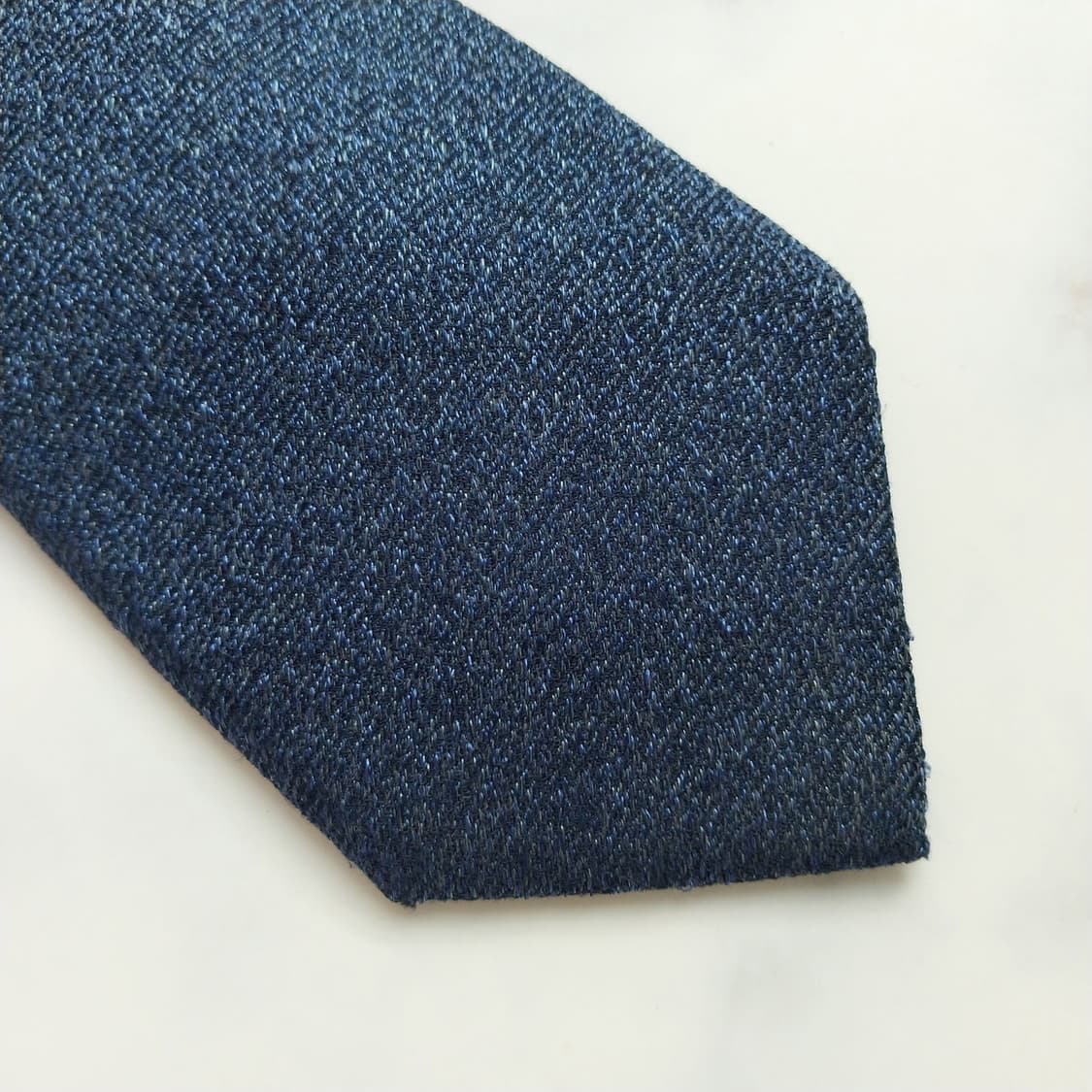 에스 티 듀퐁 네이비 솔리드 슬림 넥타이 7.5cm B등급 K922
 상품이미지9