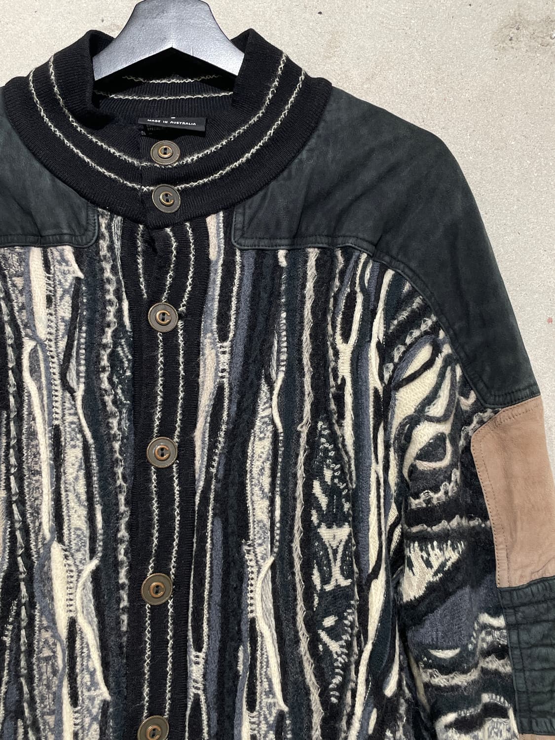 쿠지 오스트레일리아 스웨이드 패치 케이블 가디건 상품이미지3