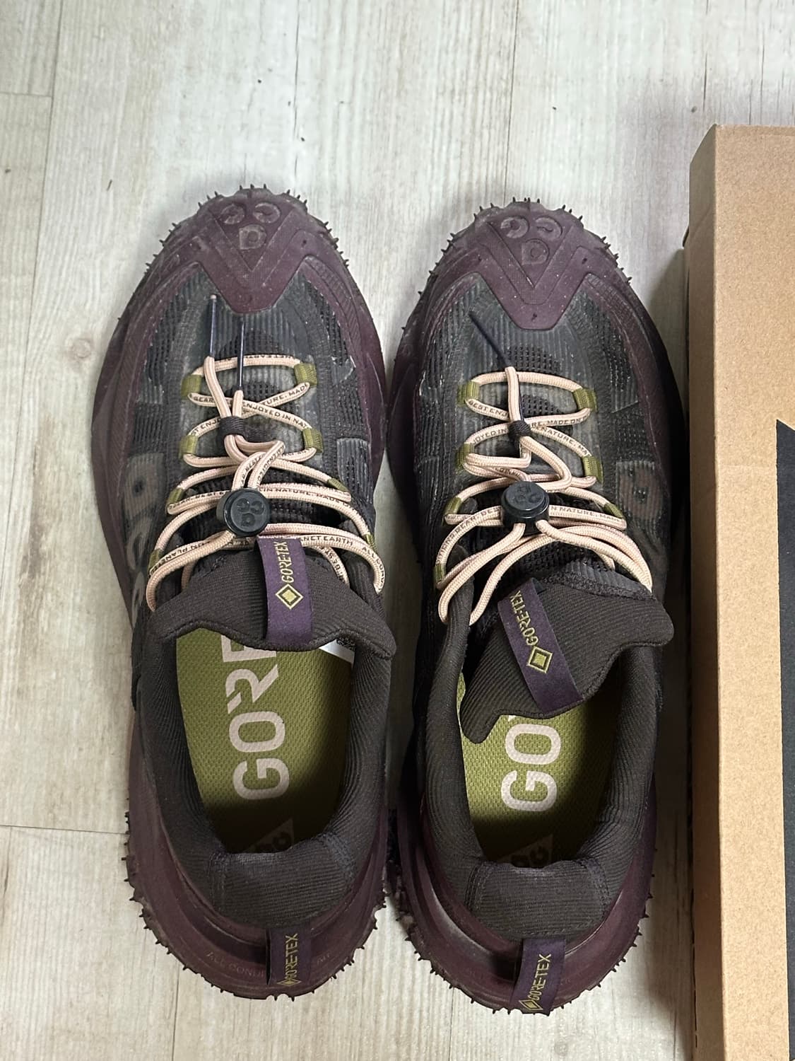 나이키 ACG 마운틴 플라이 2 로우 고어텍스 버건디 크러쉬 앤 벨벳 브 상품이미지3