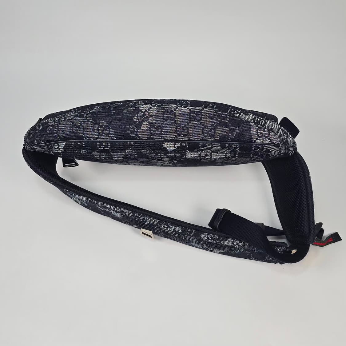 구찌 GG 데님 라지 벨트백 상품이미지7