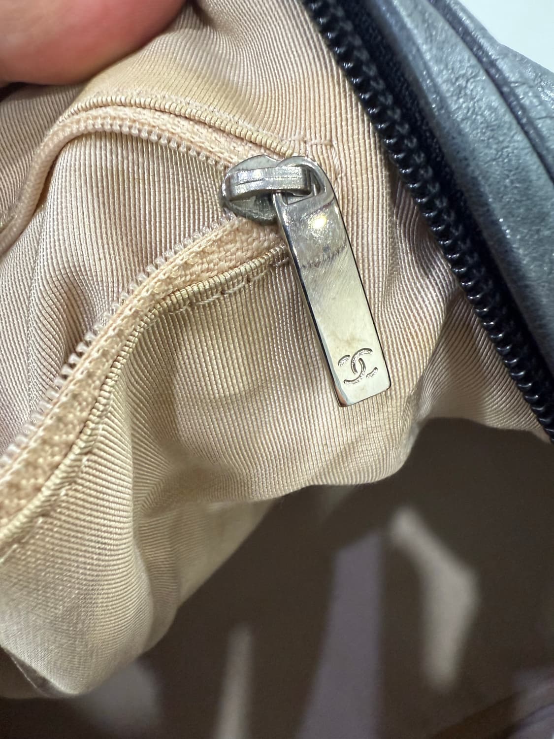 샤넬 블랙 송아지 가죽 뤼 캠본 엠보싱 언리미티드 숄더백 186762 상품이미지6