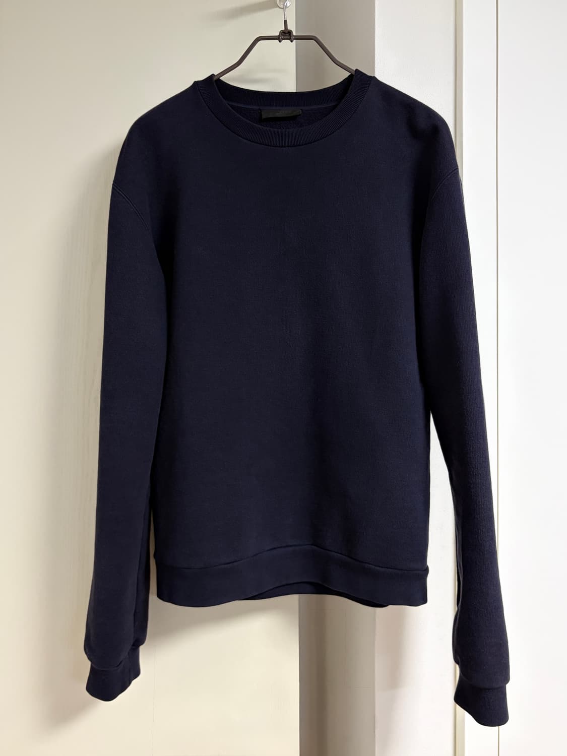 프라다 삼각로고 맨투맨 상품이미지2