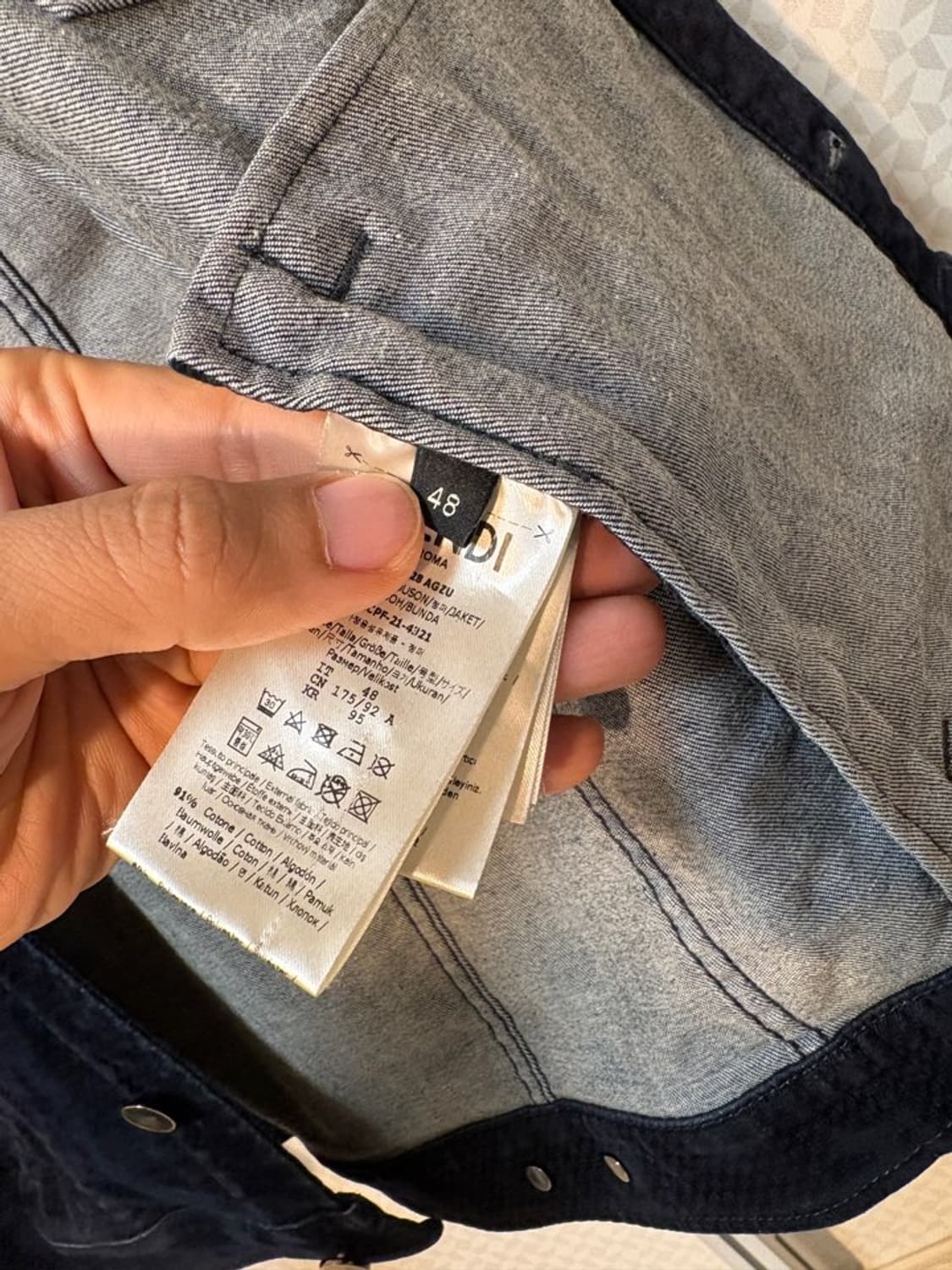 펜디 FENDI 마이크로 FF 모노그램 벨벳 데님 트러커 자켓  상품이미지7