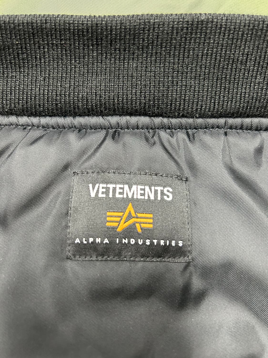 베트멍 x 알파 인더스트리 봄버 자켓 상품이미지8