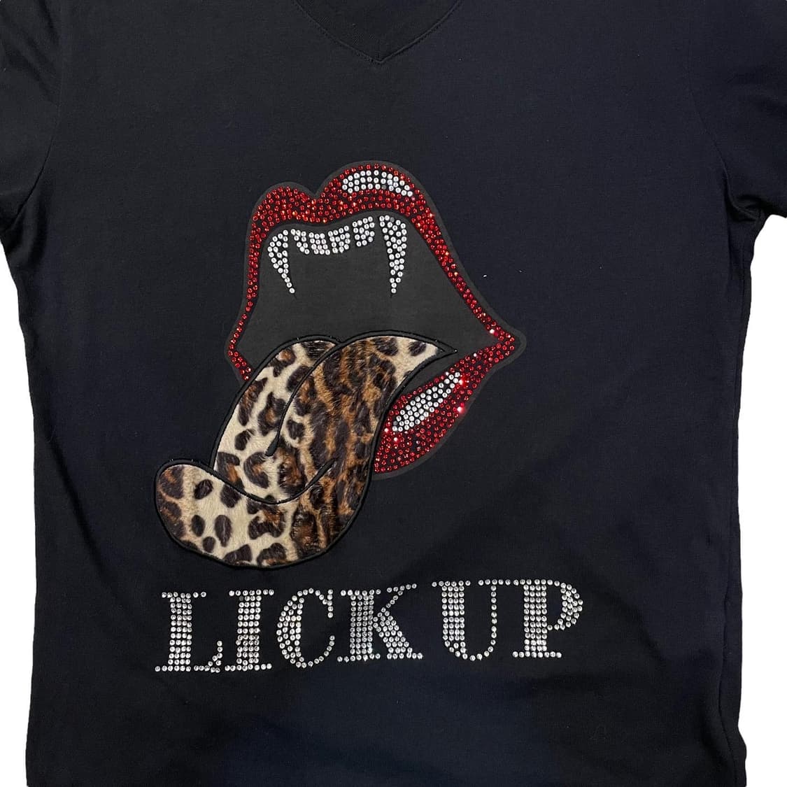 시멘틱 디자인 'LICK UP' 티셔츠 상품이미지2