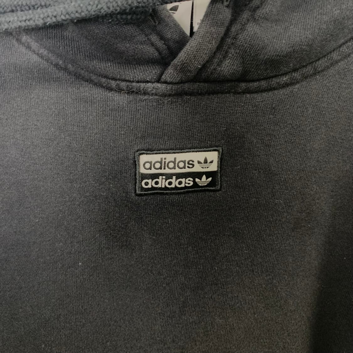 아디다스 센터로고 블랙 후드티 상품이미지4
