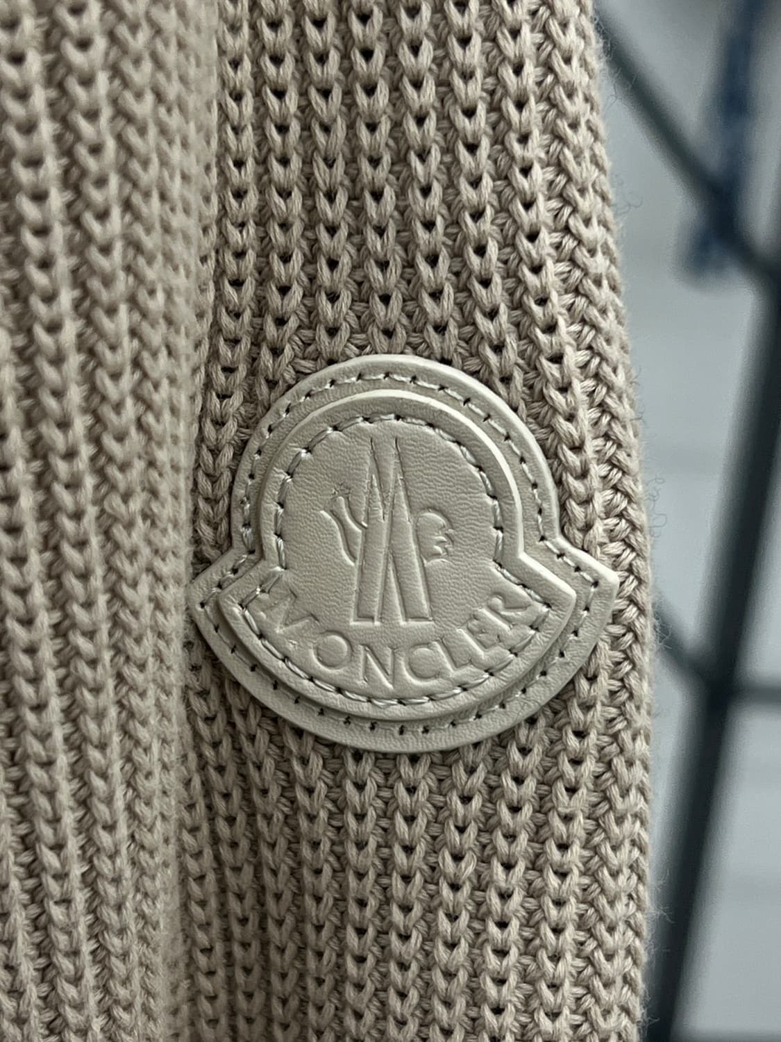 몽클레어 24ss 베이지 니트 패딩 상품이미지5