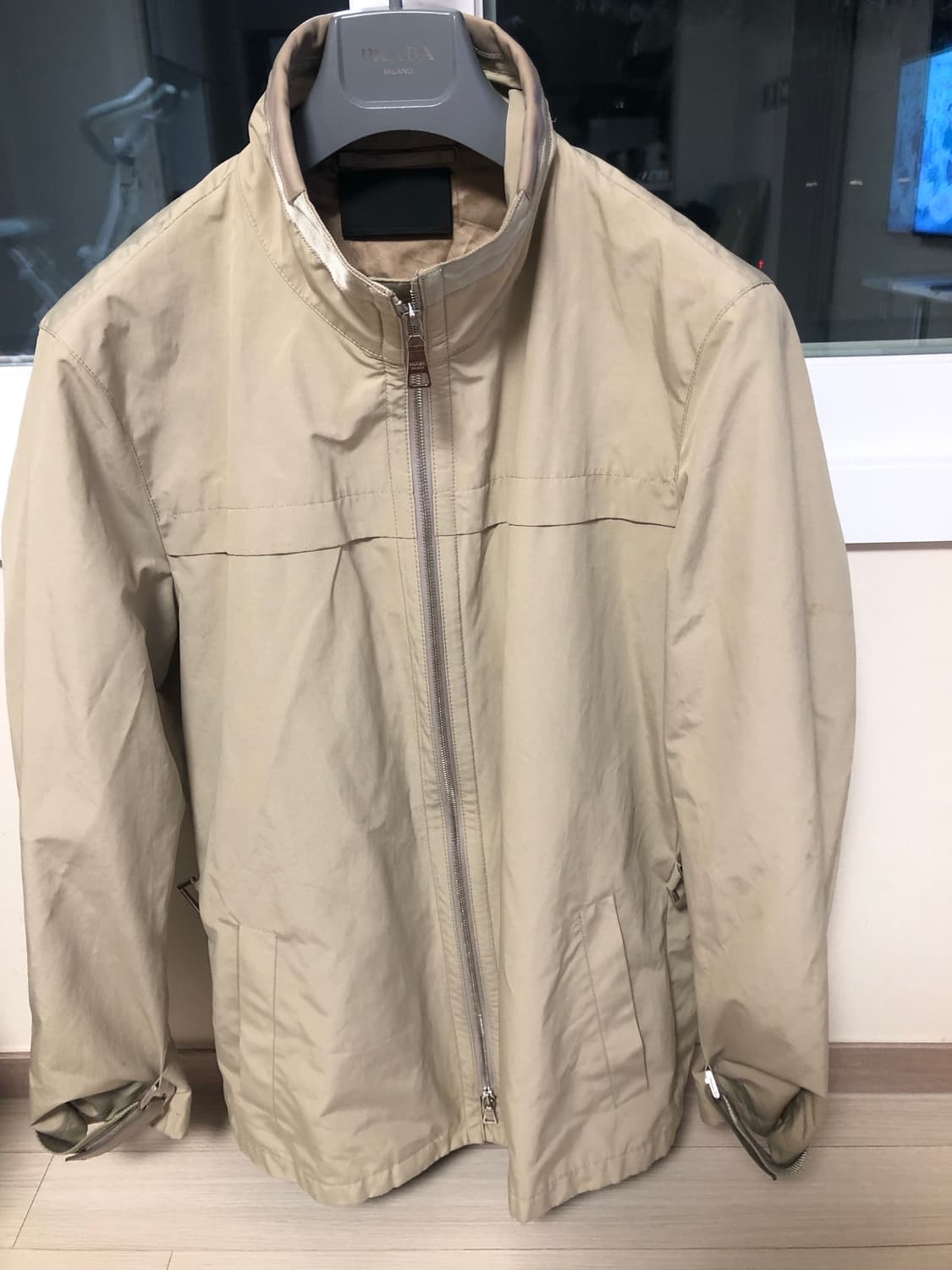 프라다 집업 상품이미지1