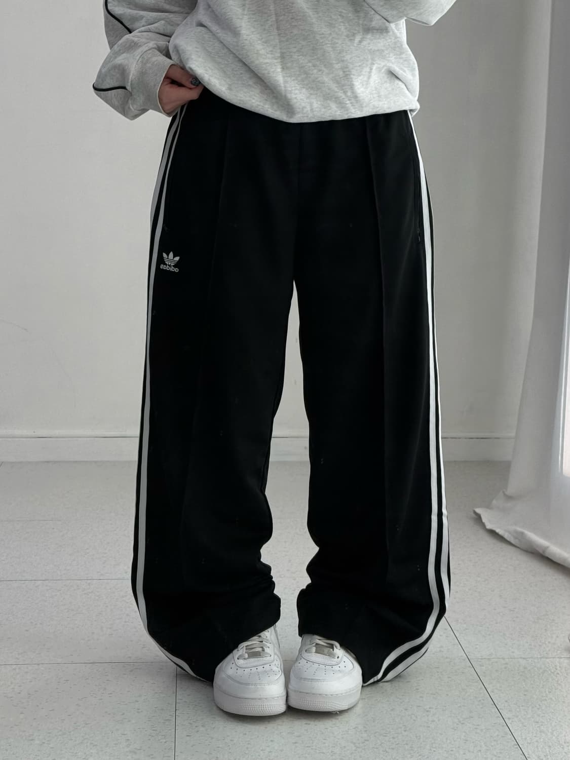 아디다스 블랙 트레이닝 팬츠 상품이미지1