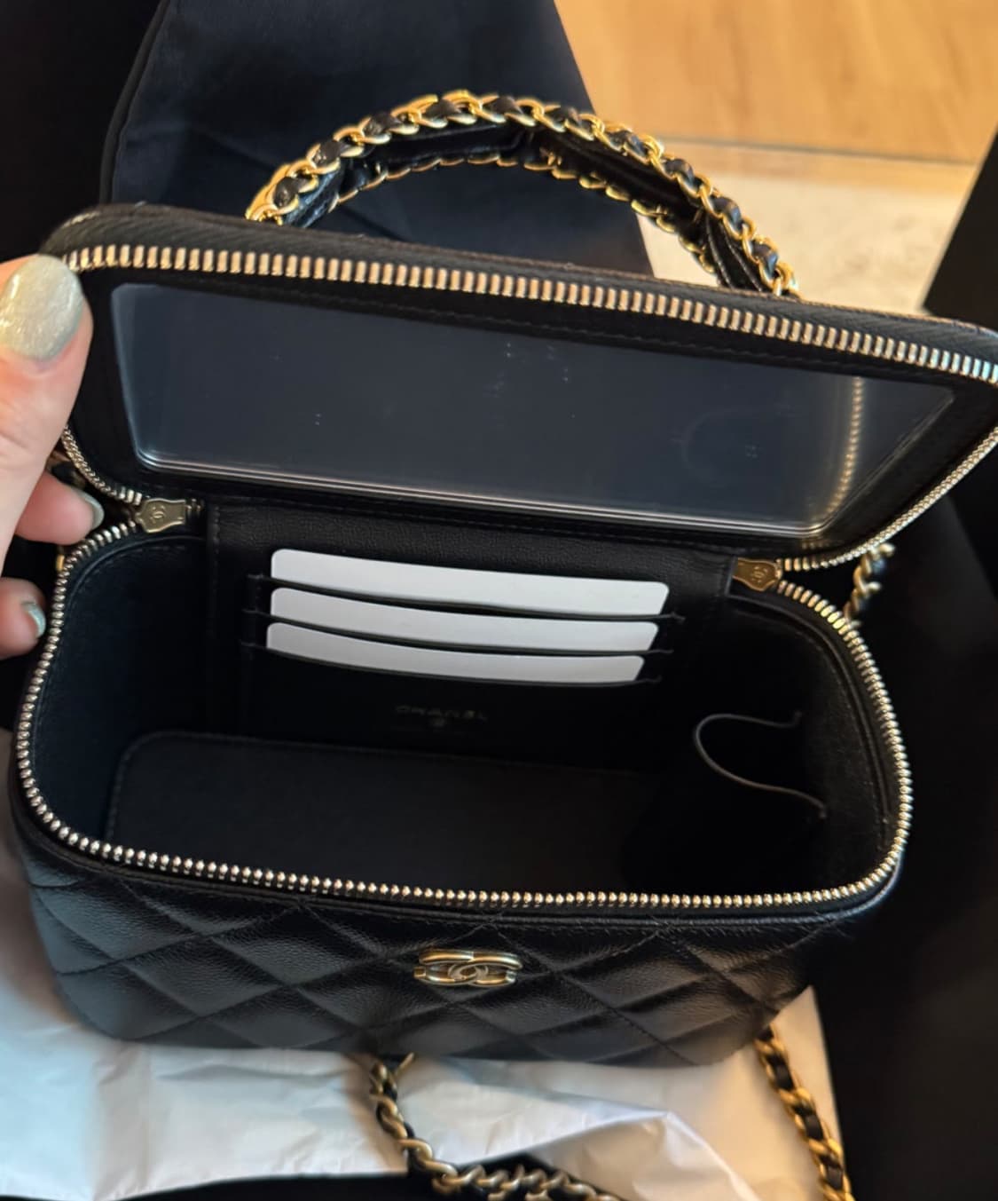 샤넬 코스메틱 베니티 탑핸들 상품이미지2