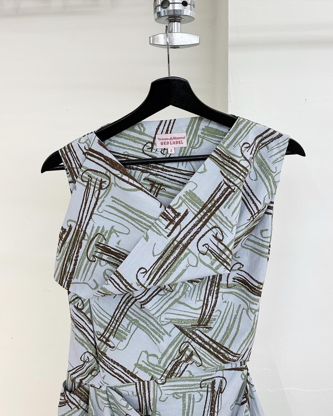 비비안웨스트우드 레드라벨 블루 핀턱 슬리브리스 원피스  상품이미지2