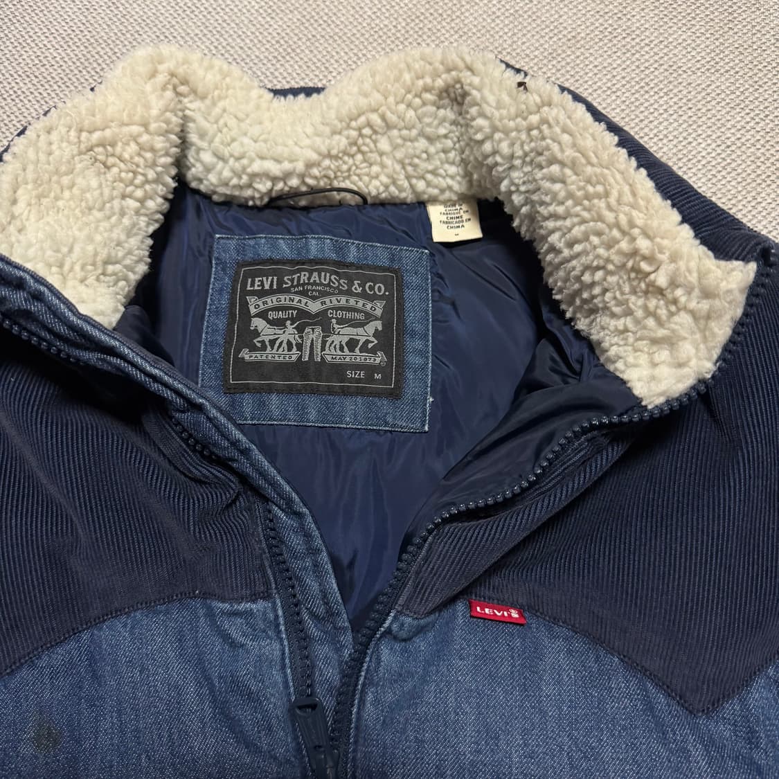 리바이스 퍼포먼스 데님 패딩 자켓 상품이미지2