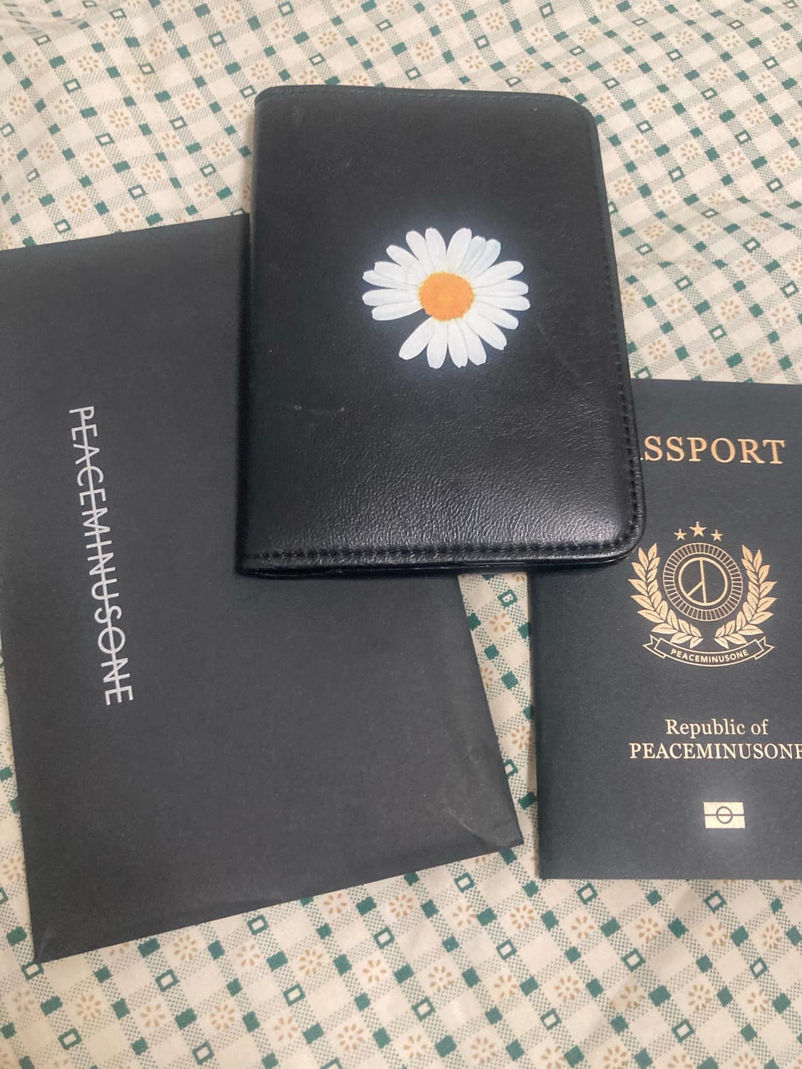 피스마이너스원 여권지갑팔아요 상품이미지1