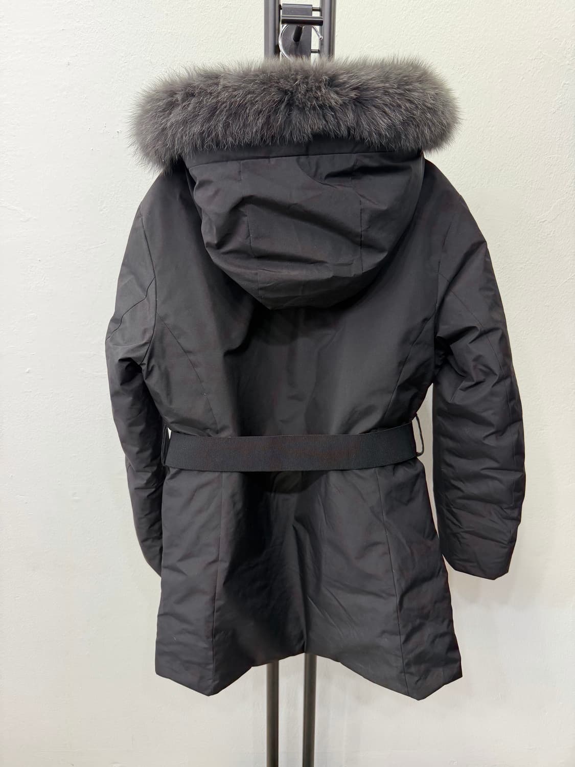 정품) 네파 여성 블랙  벨트 후드 구스패딩 95 상품이미지6