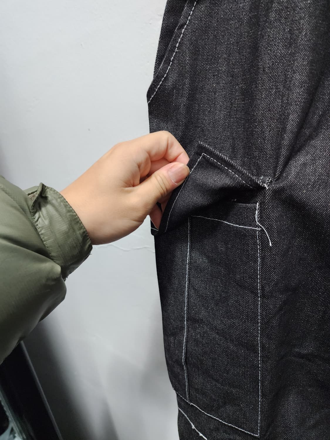 SLOGAN 스티치 파라수트핏 흑청 데님 벌룬팬츠 상품이미지4