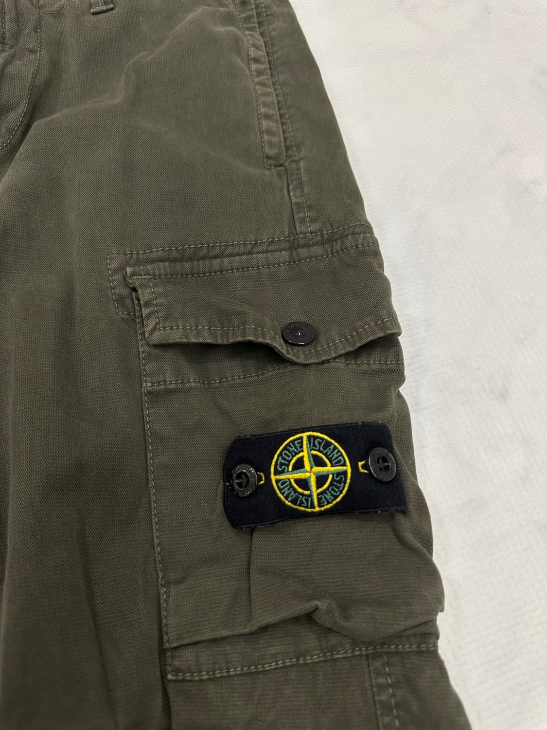 스톤아일랜드 주니어 와펜 카고 팬츠 (올리브/10A) 상품이미지2