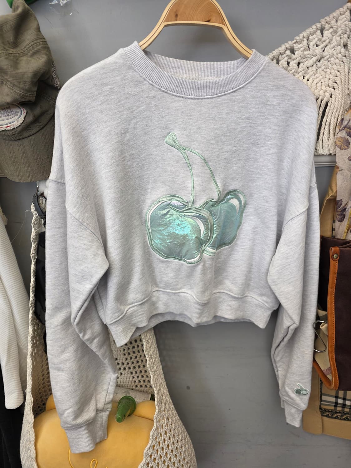 키르시 빅체리 크롭 맨투맨 1사이즈 상품이미지1