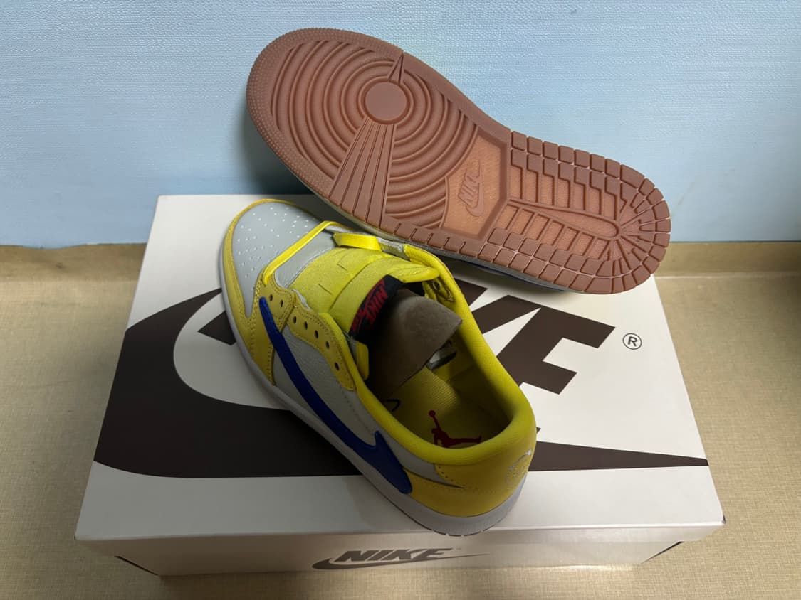 나이키 트래비스 스캇 카나리 235 새상품 상품이미지2