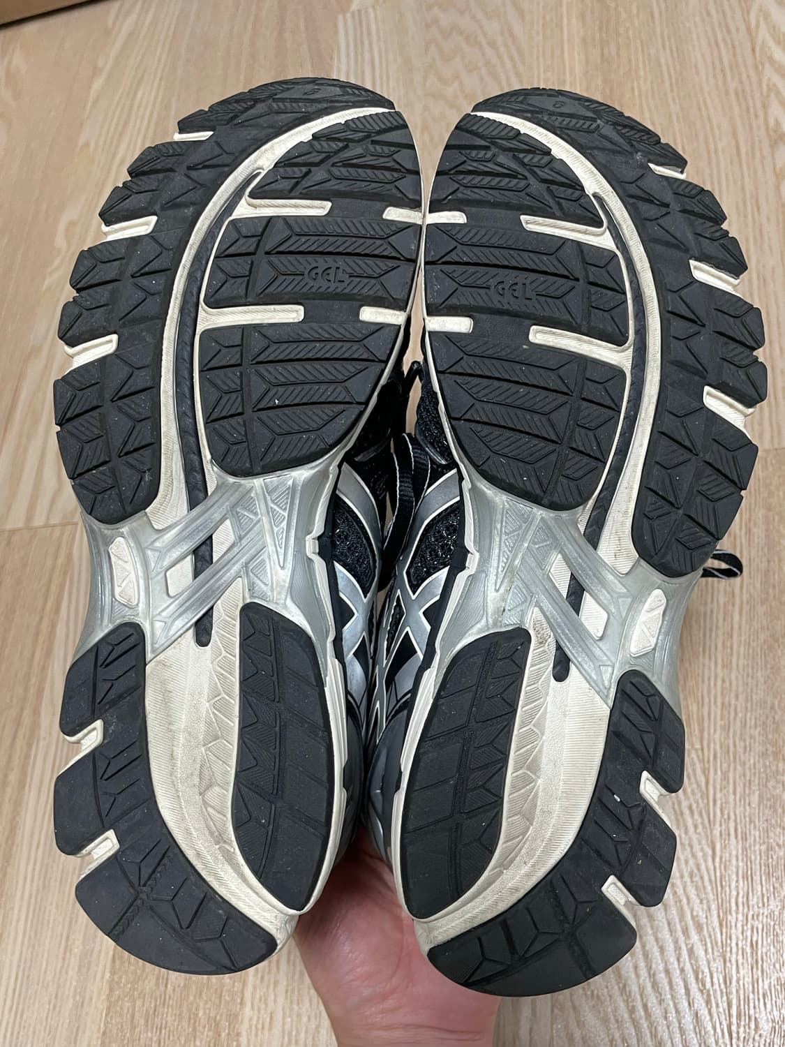 아식스 젤카야노20 블랙/퓨어 실버 260size 상품이미지4