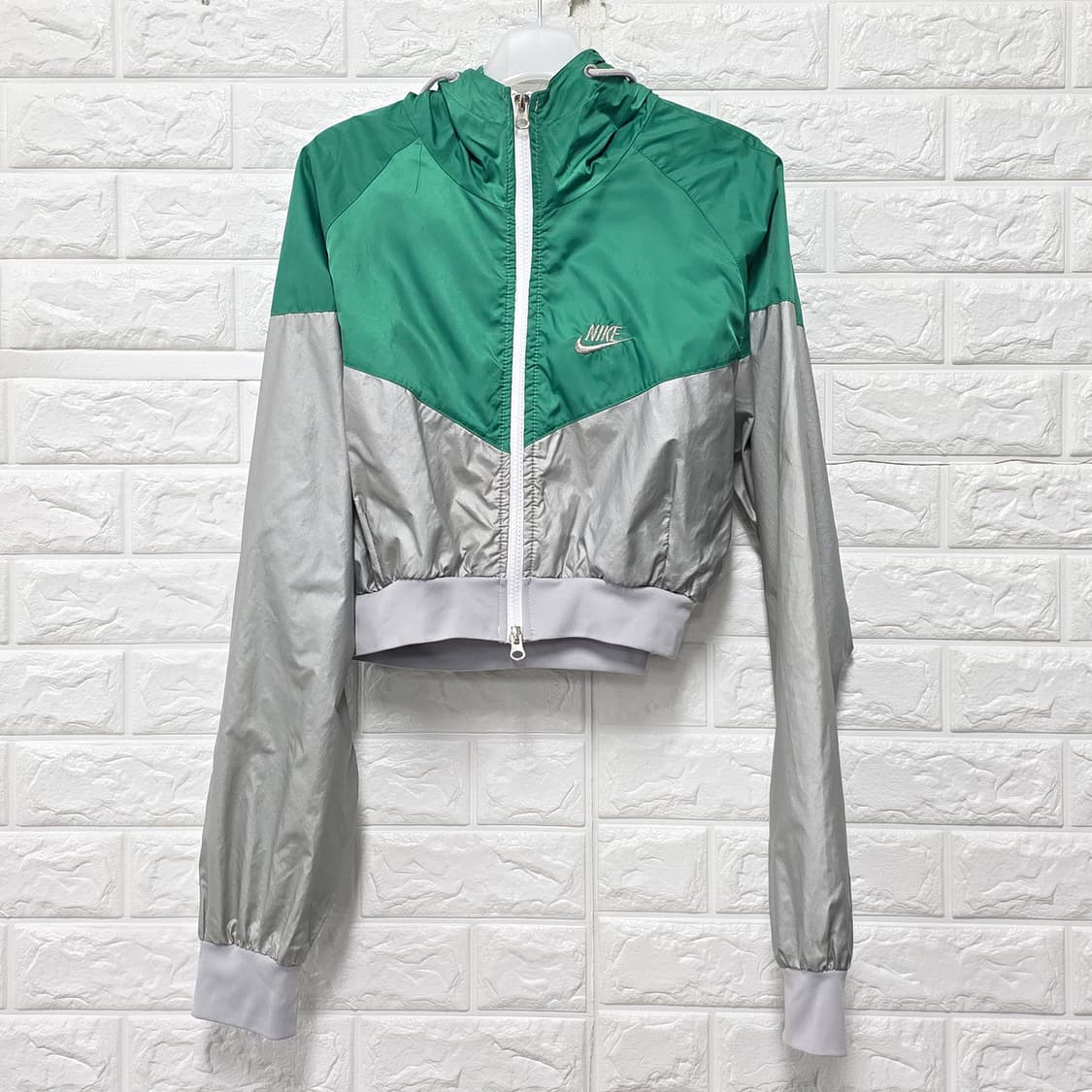 택포_ 나이키 여성 크롭 윈드러너 바람막이 L 리폼 상품이미지1