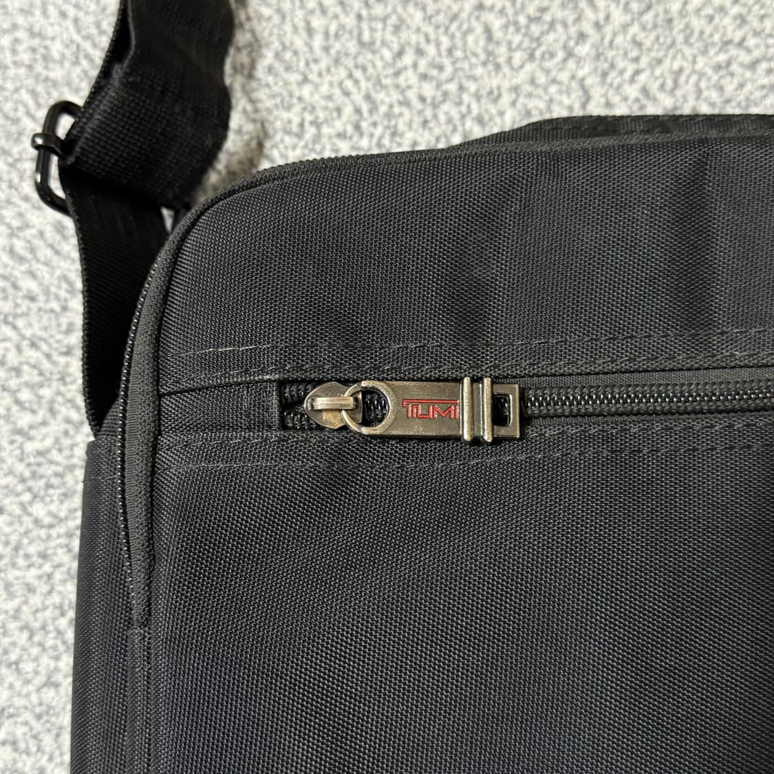 TUMI 투미 크로스백 상품이미지5