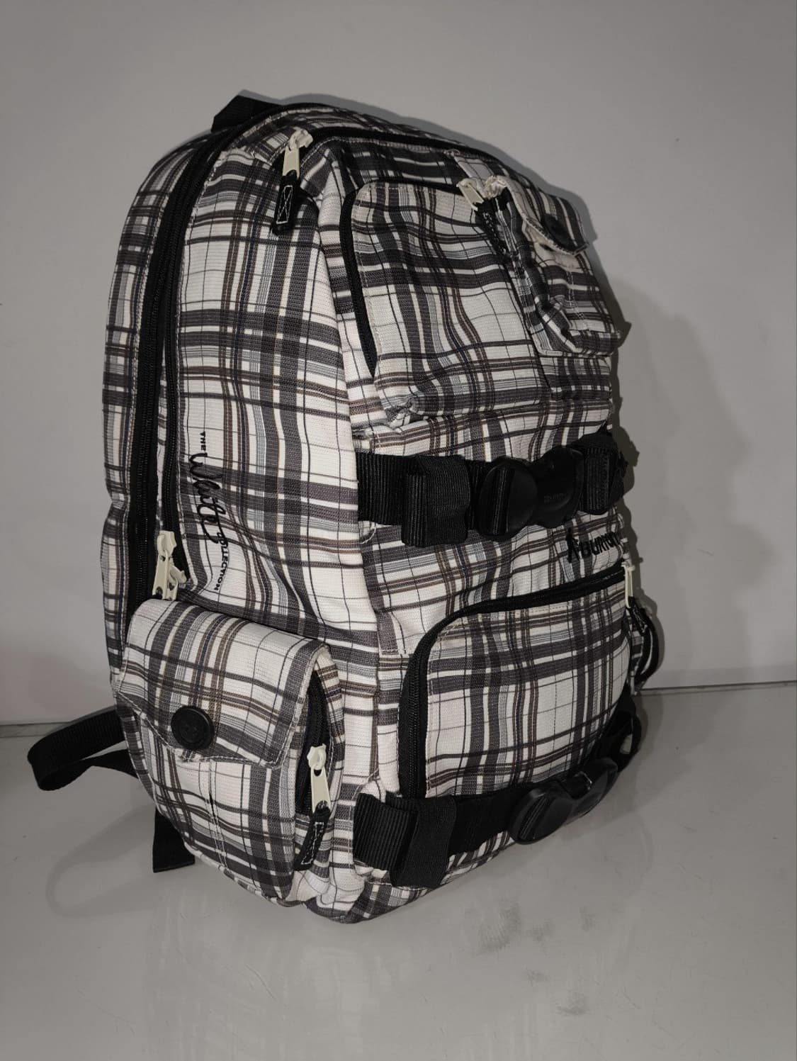 버튼 화이트 컬렉션 체크 멀티포켓 노트북 백팩 상품이미지1