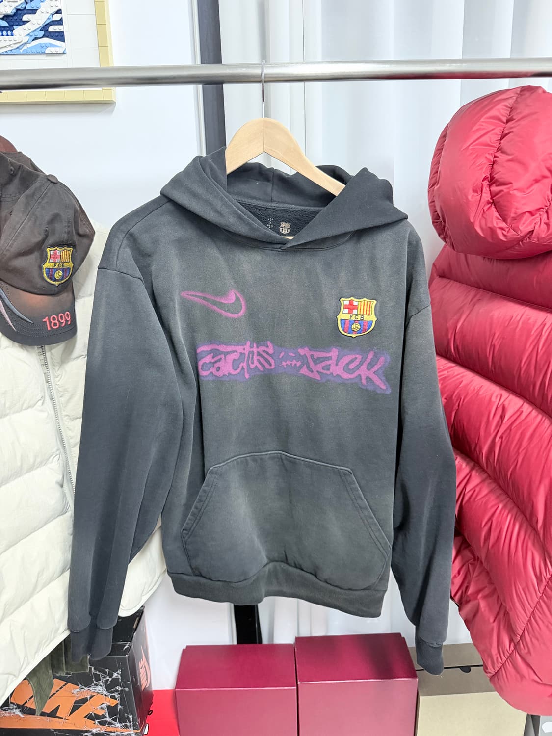 L) 나이키 바르셀로나 트래비스 스캇 후드티 상품이미지1