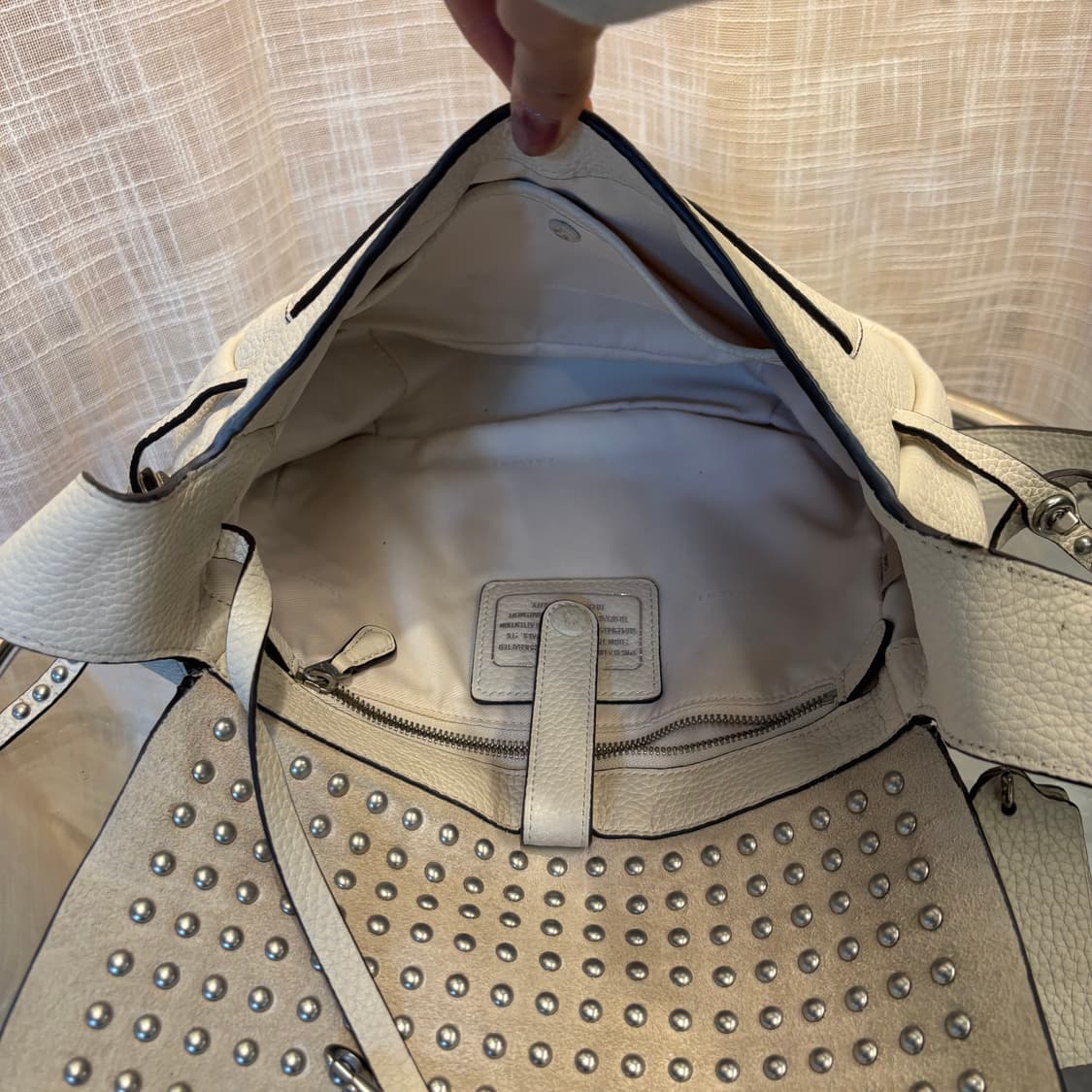 정품 코치 스터드 가죽 숄더백     상품이미지10