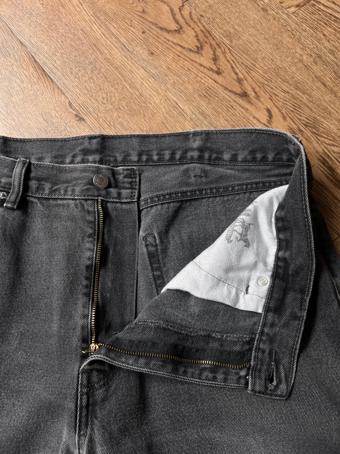 [38]리바이스 505 빈티지 워싱 레귤러 스트레이트 흑청 데님 팬츠 상품이미지3